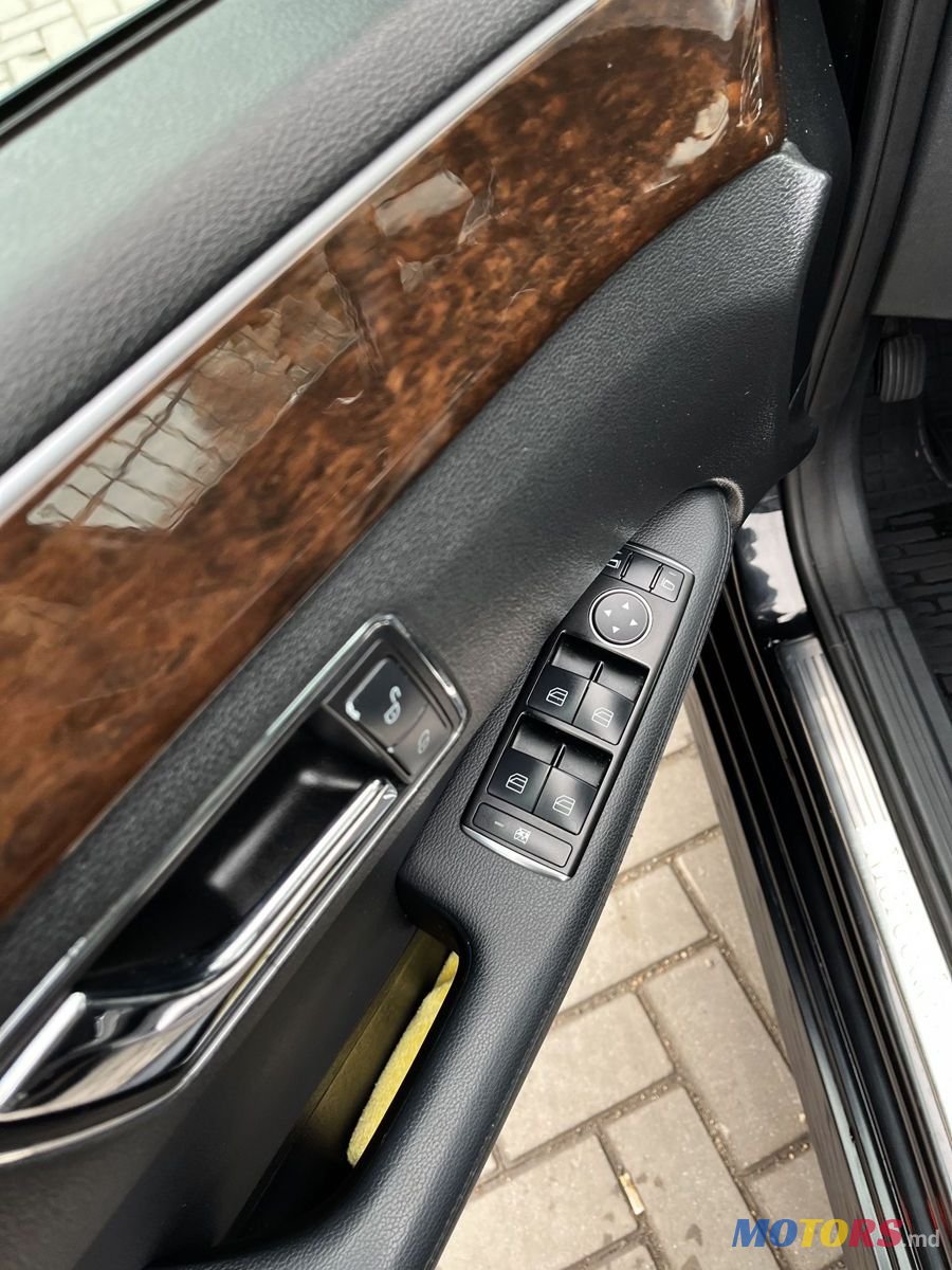 2011' Mercedes-Benz E-Class photo #3