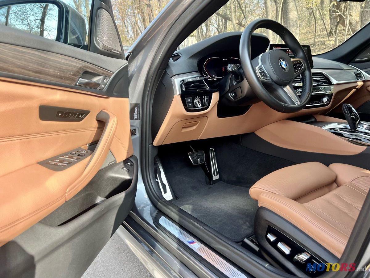 2020' BMW 5 Series photo #6