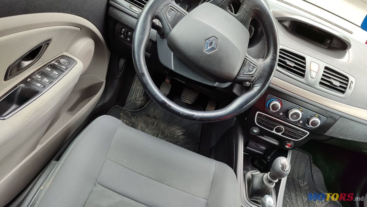 2010' Renault Megane photo #5