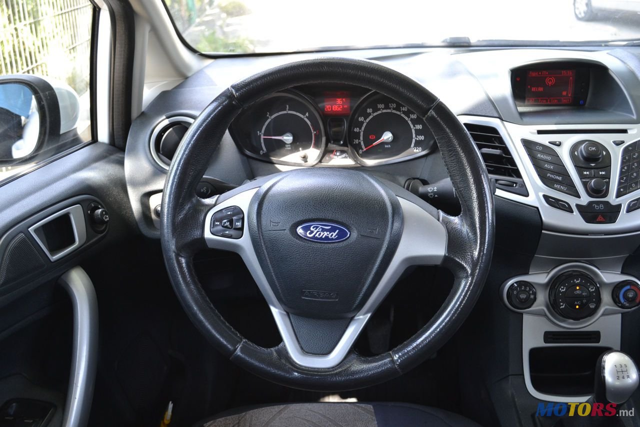 2011' Ford Fiesta photo #6