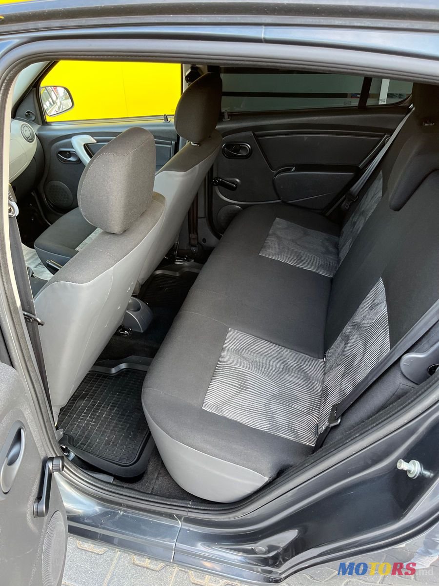 2009' Dacia Sandero photo #5
