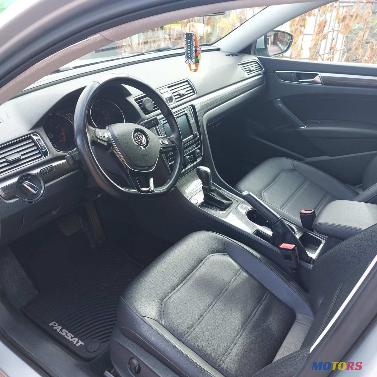 2017' Volkswagen Passat photo #5