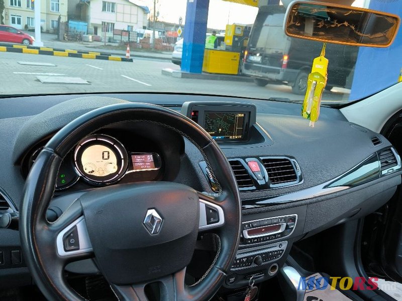 2011' Renault Megane photo #5