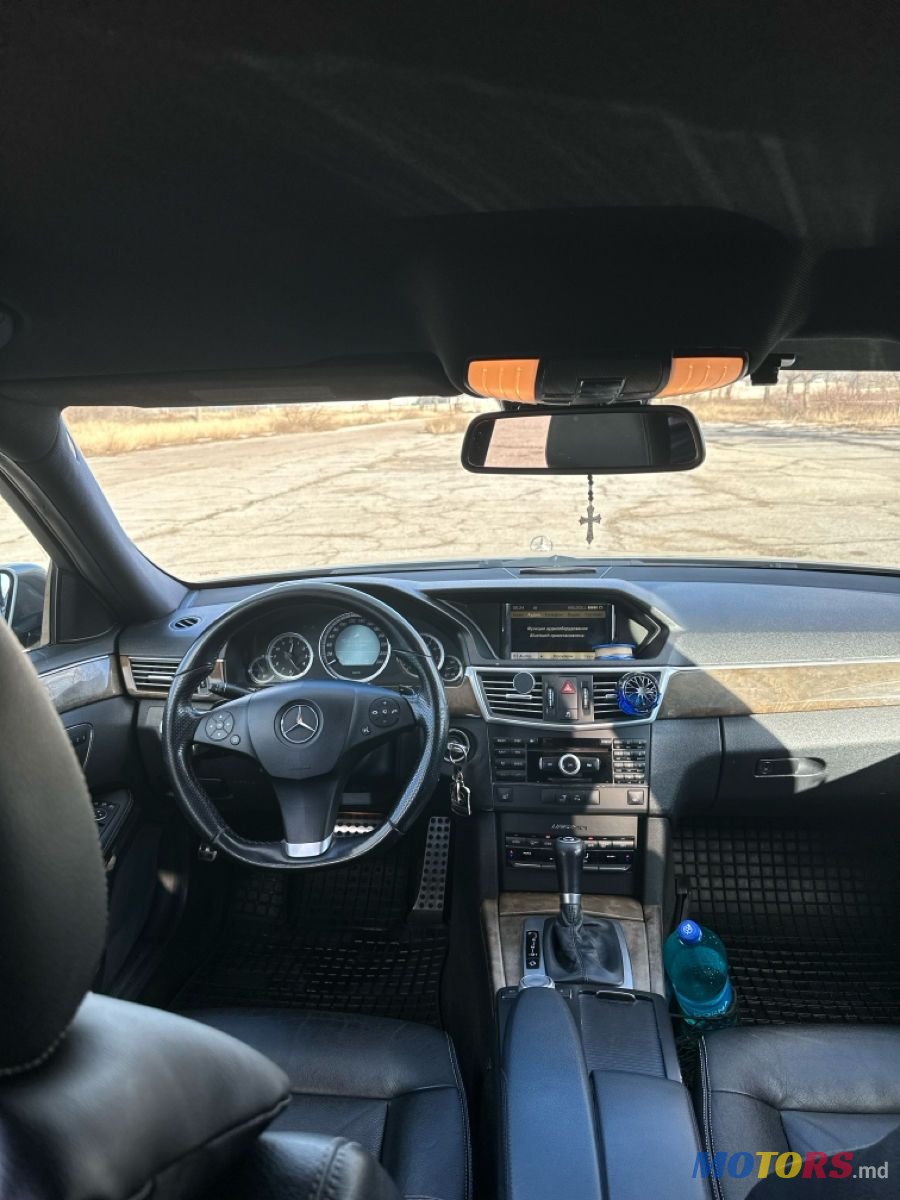 2010' Mercedes-Benz E-Class photo #5