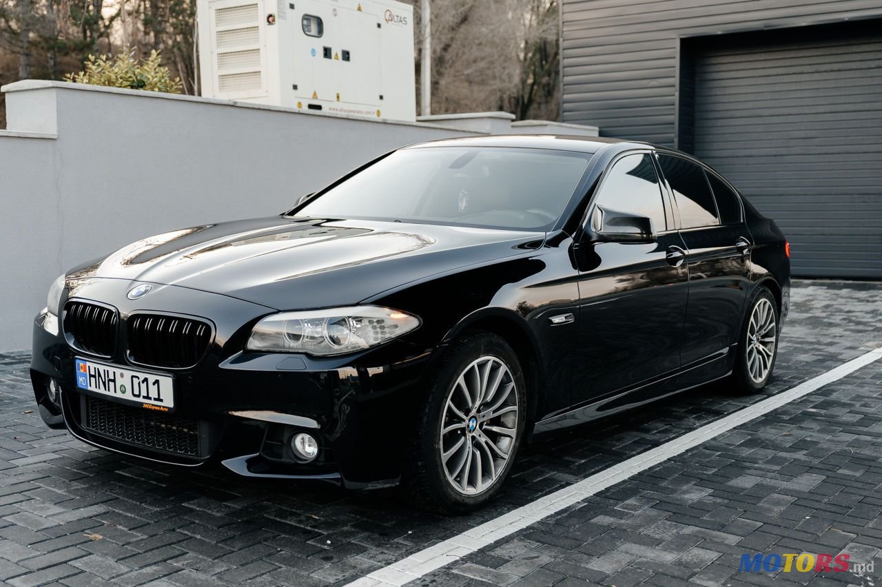2011' BMW 5 Series photo #1