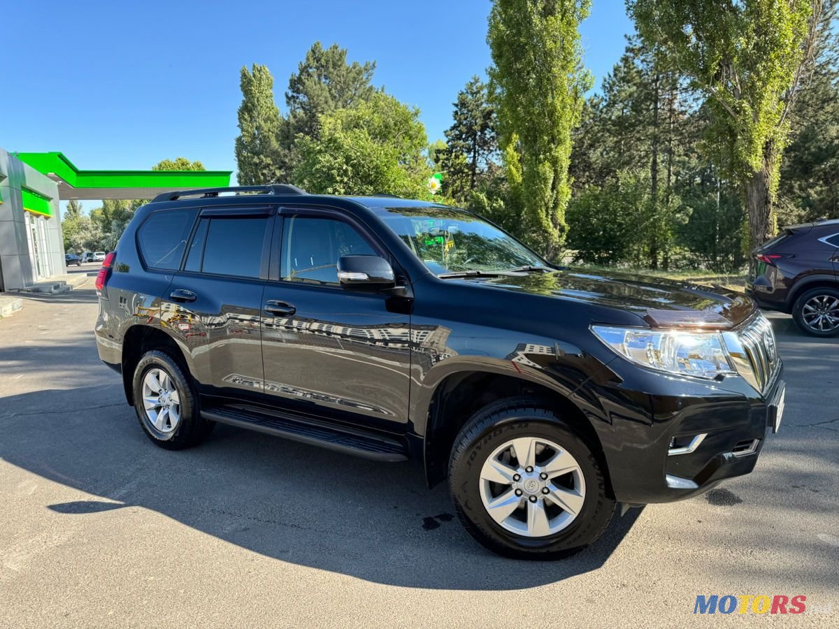 2019' Toyota Land Cruiser Prado photo #3