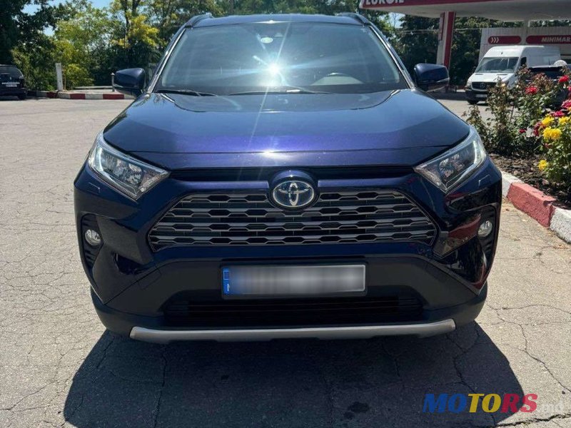 2020' Toyota RAV4 photo #3