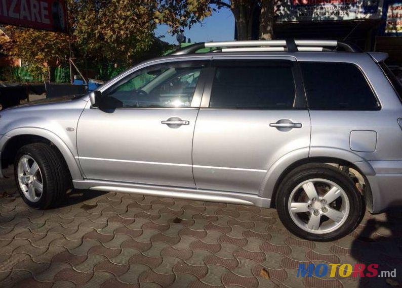 2006' Mitsubishi Outlander photo #1