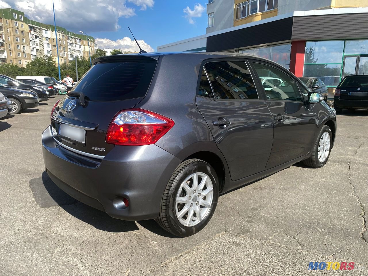 2012' Toyota Auris photo #4