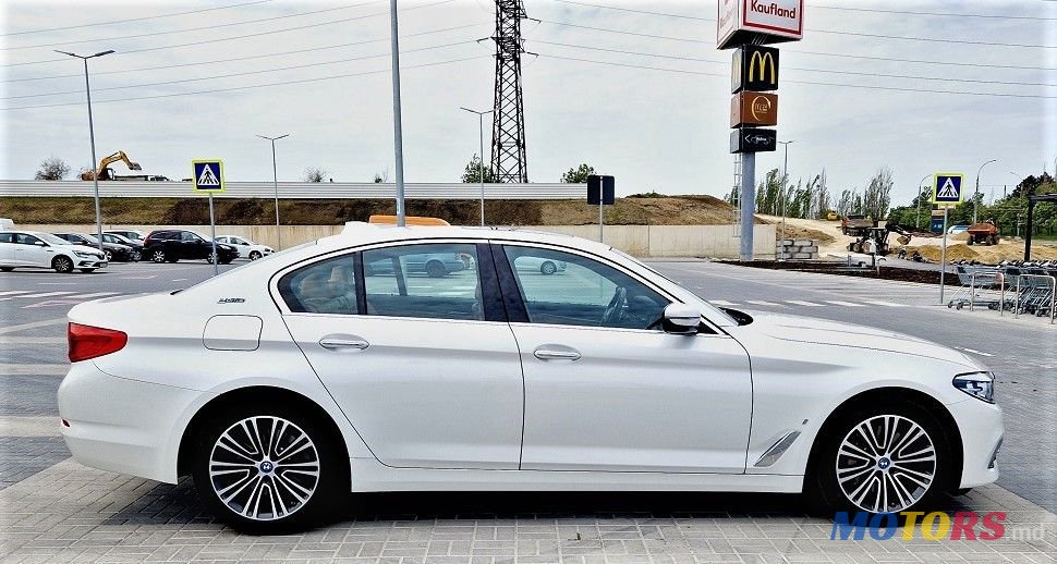 2017' BMW 5 Series photo #4