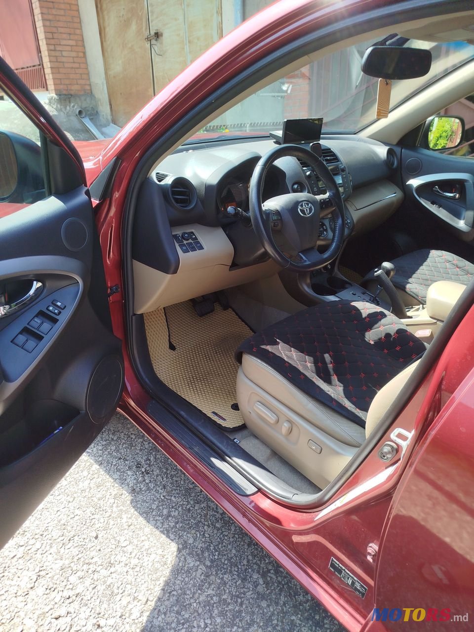 2010' Toyota RAV4 photo #3