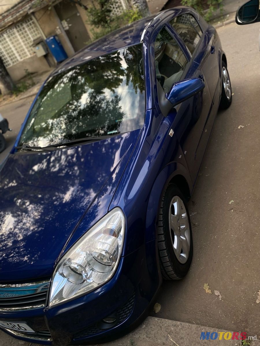 2008' Opel Astra photo #2