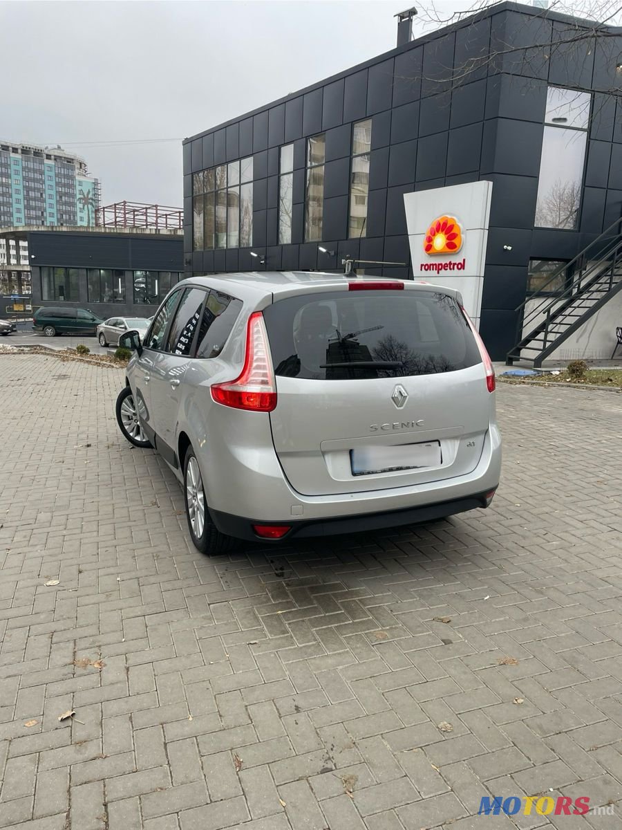 2012' Renault Grand Scenic photo #4