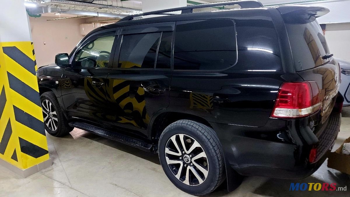 2010' Toyota Land Cruiser photo #3