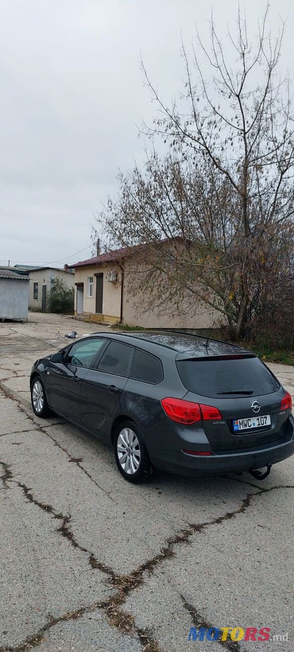 2012' Opel Astra photo #6