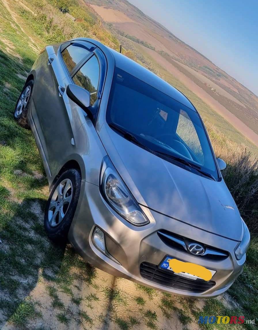 2011' Hyundai Accent photo #1