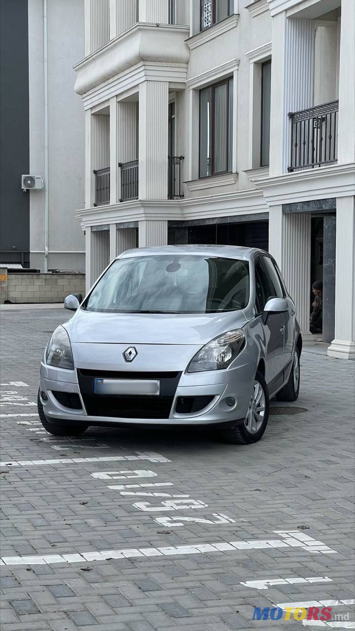 2010' Renault Scenic photo #1