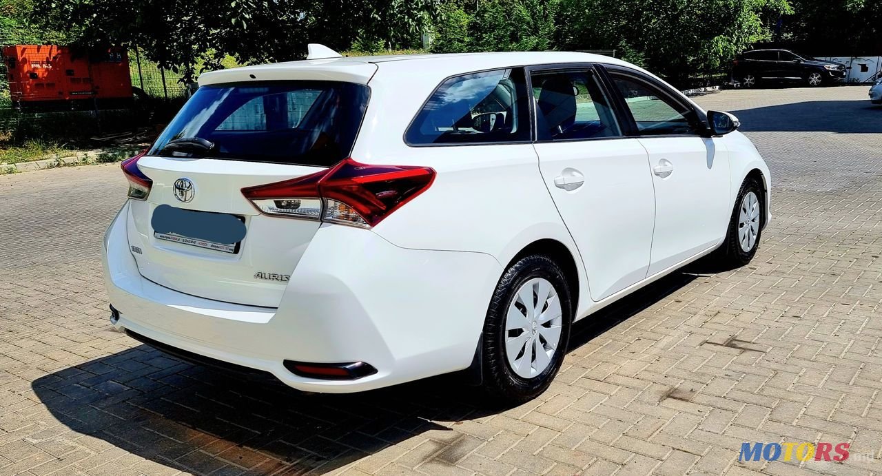 2016' Toyota Auris photo #2