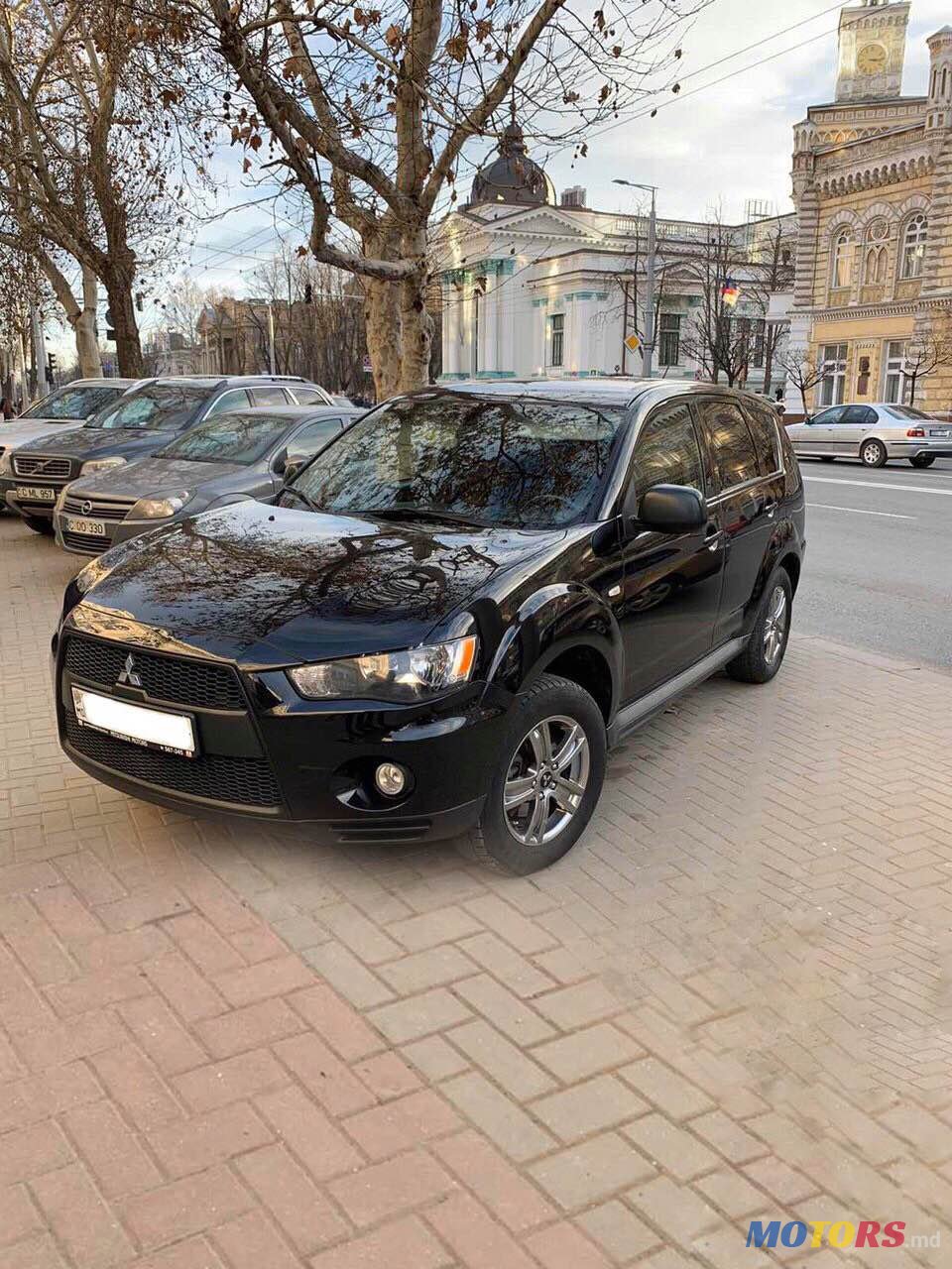 2011' Mitsubishi Outlander XL photo #4