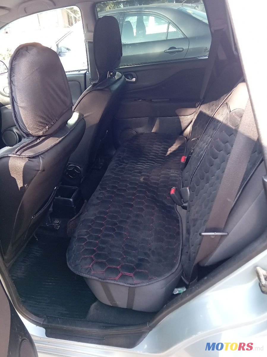 2004' Mitsubishi Space Star photo #3