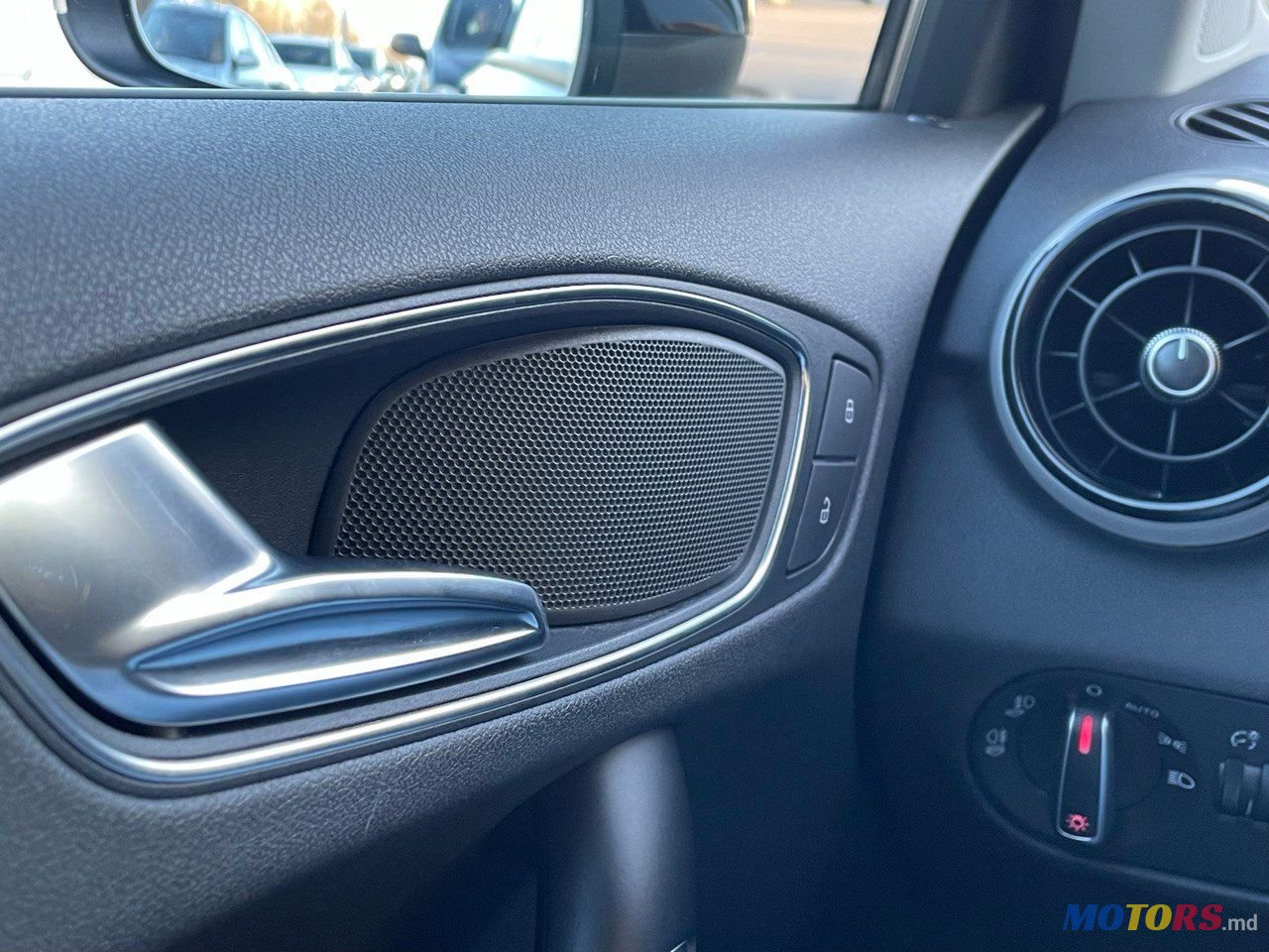 2010' Audi A1 photo #5