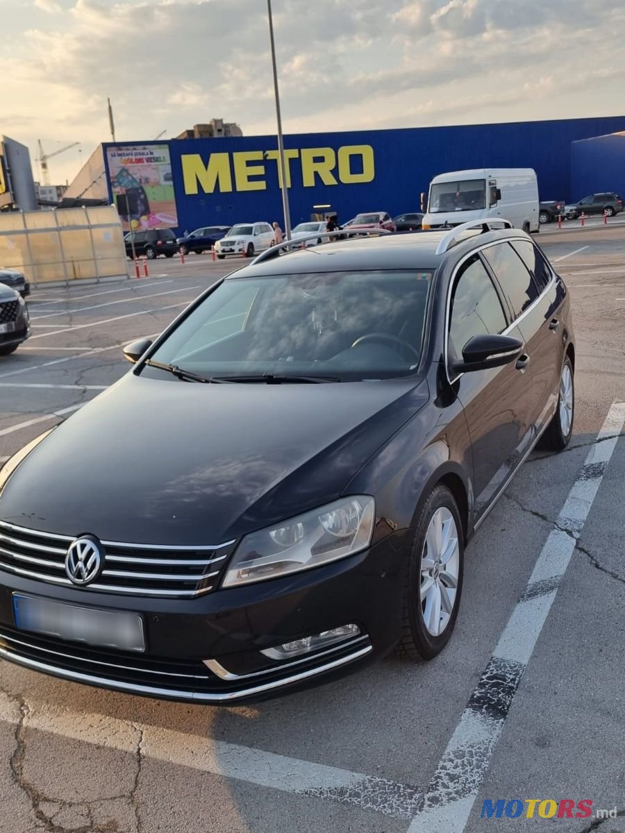 2011' Volkswagen Passat photo #3