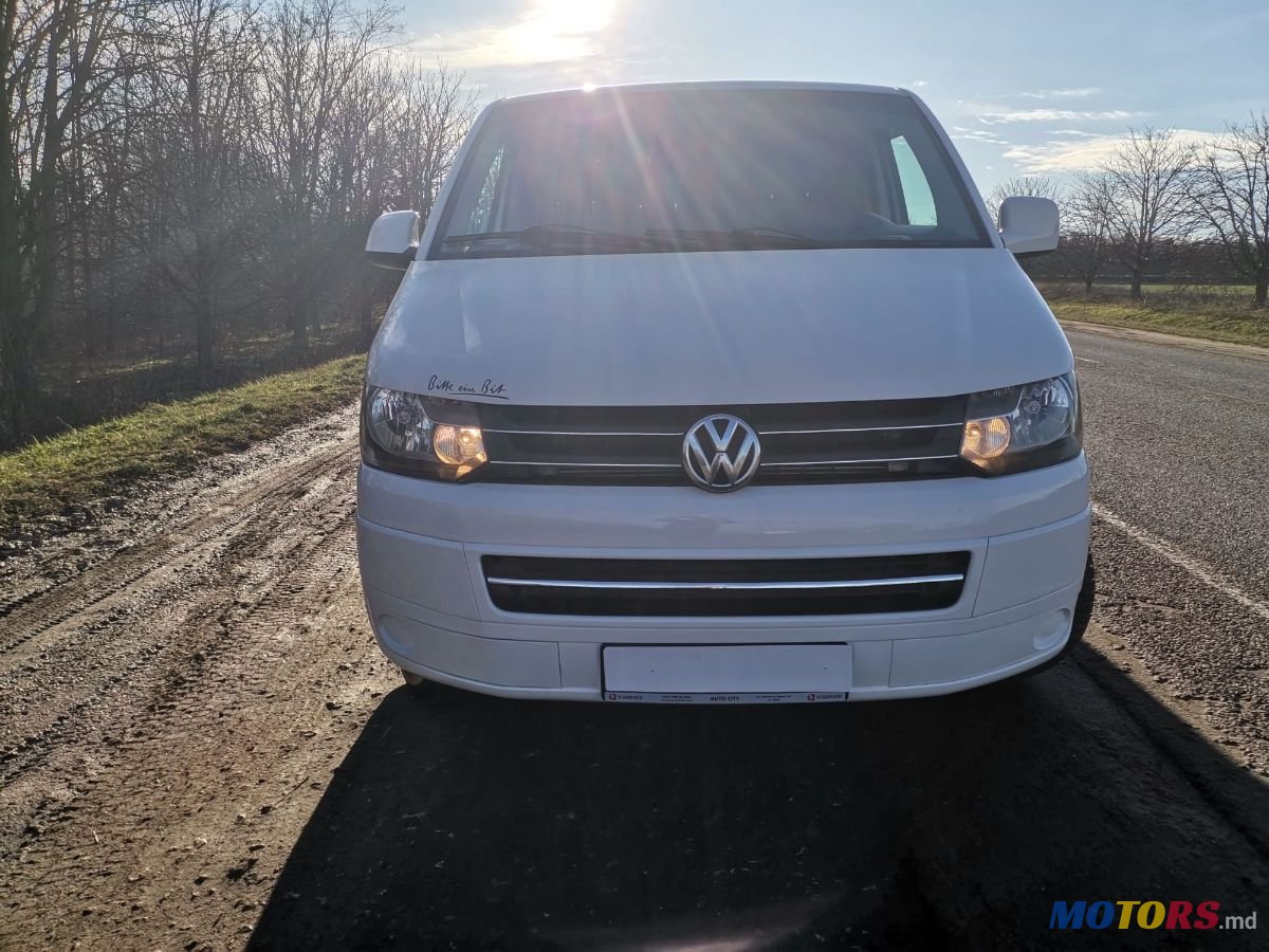 2011' Volkswagen Transporter photo #1
