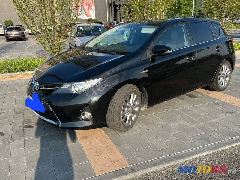 2013' Toyota Auris photo #2