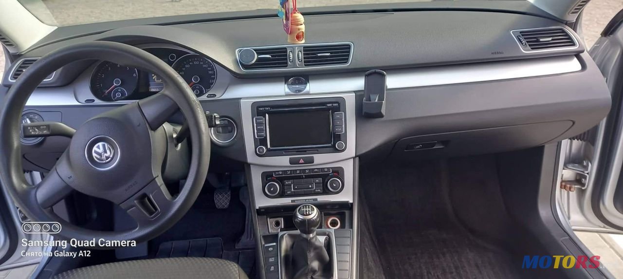 2010' Volkswagen Passat photo #5