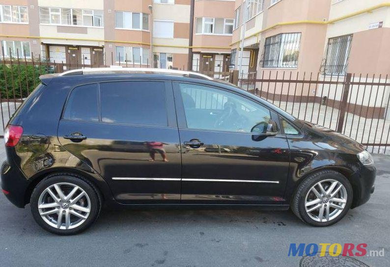2009' Volkswagen Golf Plus photo #1