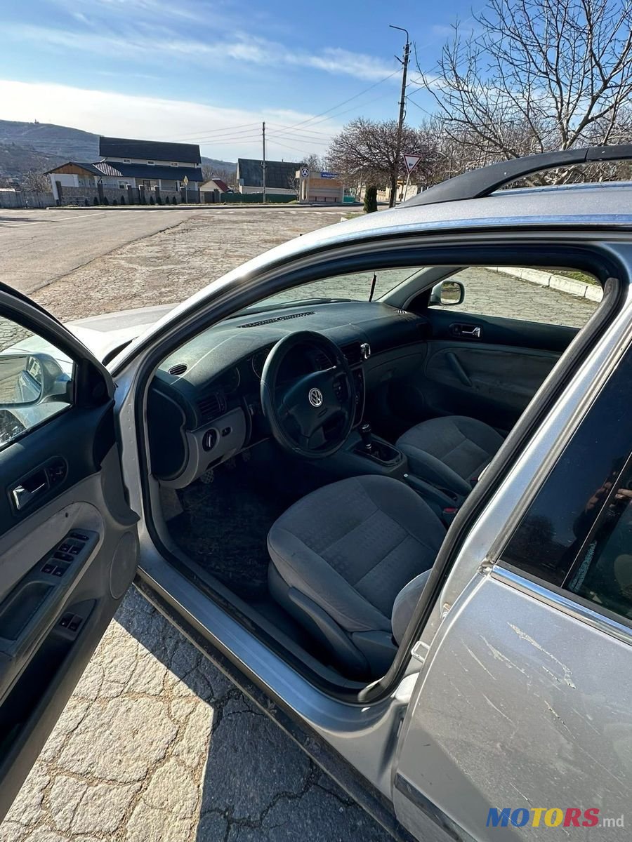 2002' Volkswagen Passat photo #4