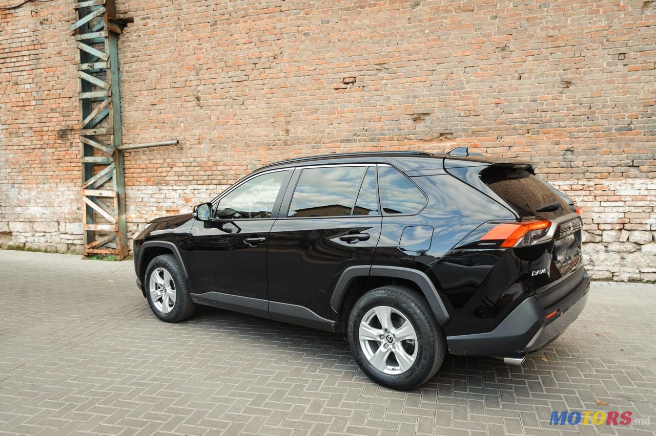 2020' Toyota RAV4 photo #3
