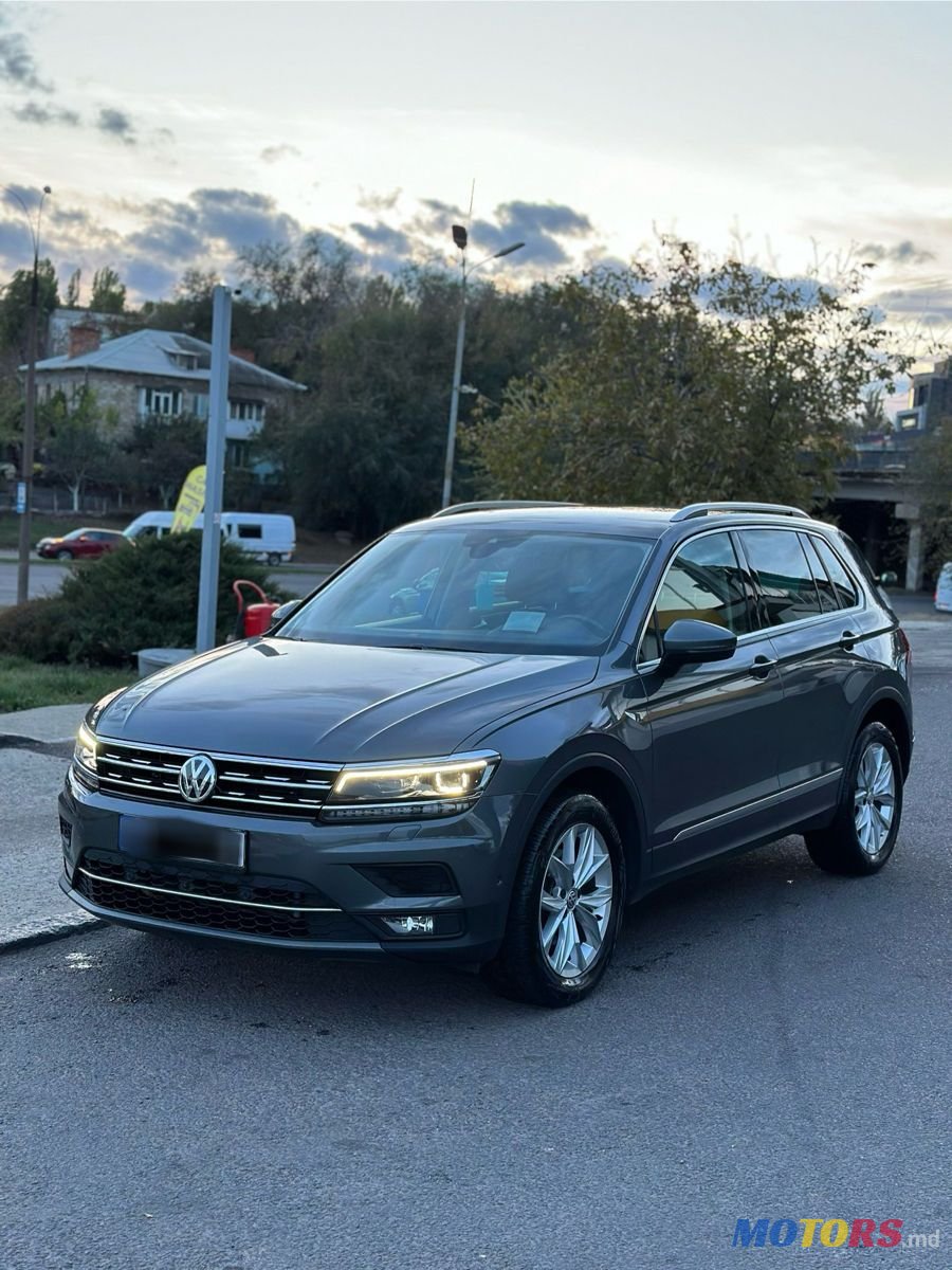 2018' Volkswagen Tiguan photo #2