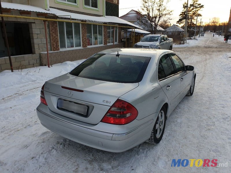 2005' Mercedes-Benz E Класс photo #4