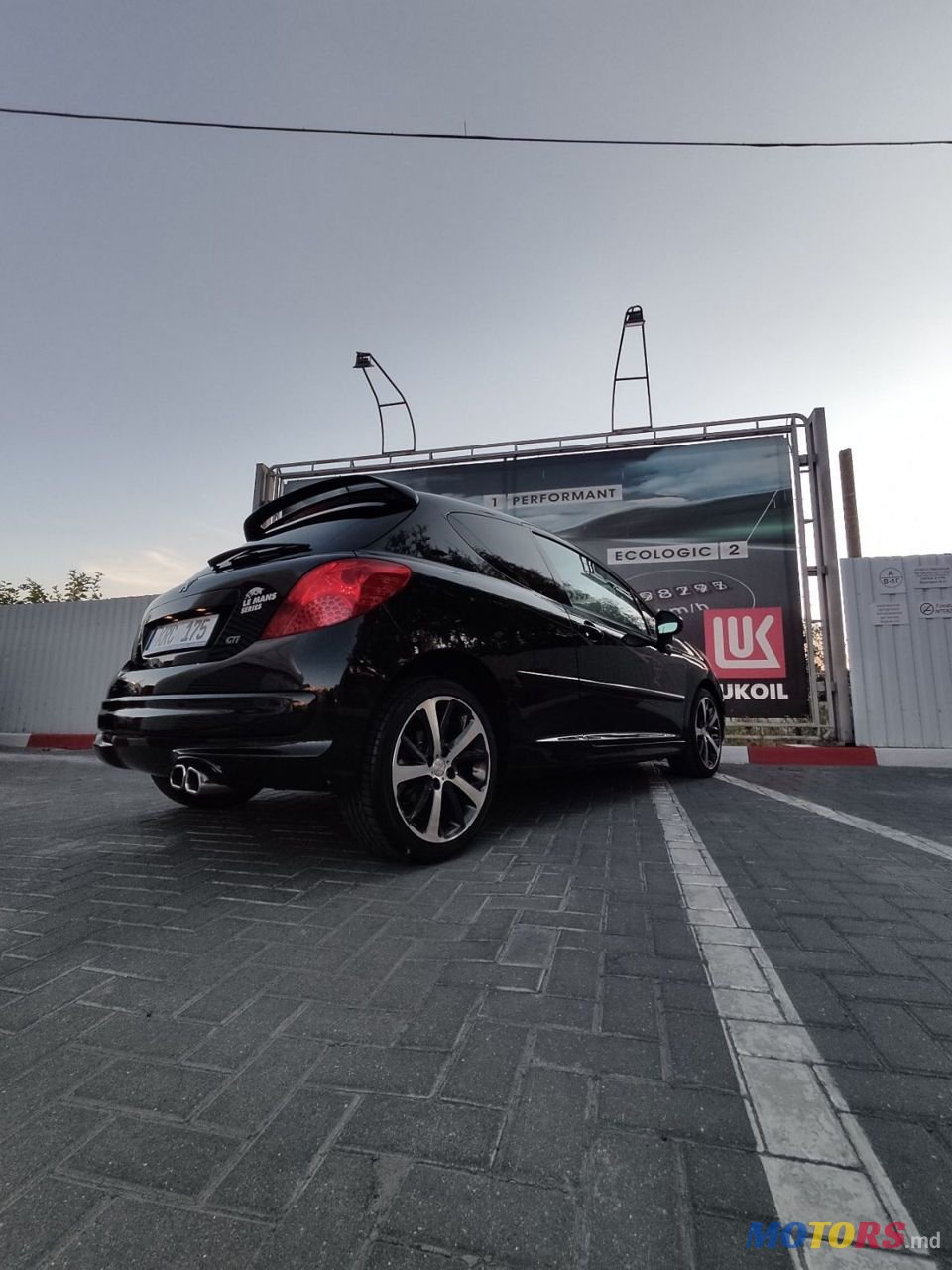 2009' Peugeot 207 photo #2