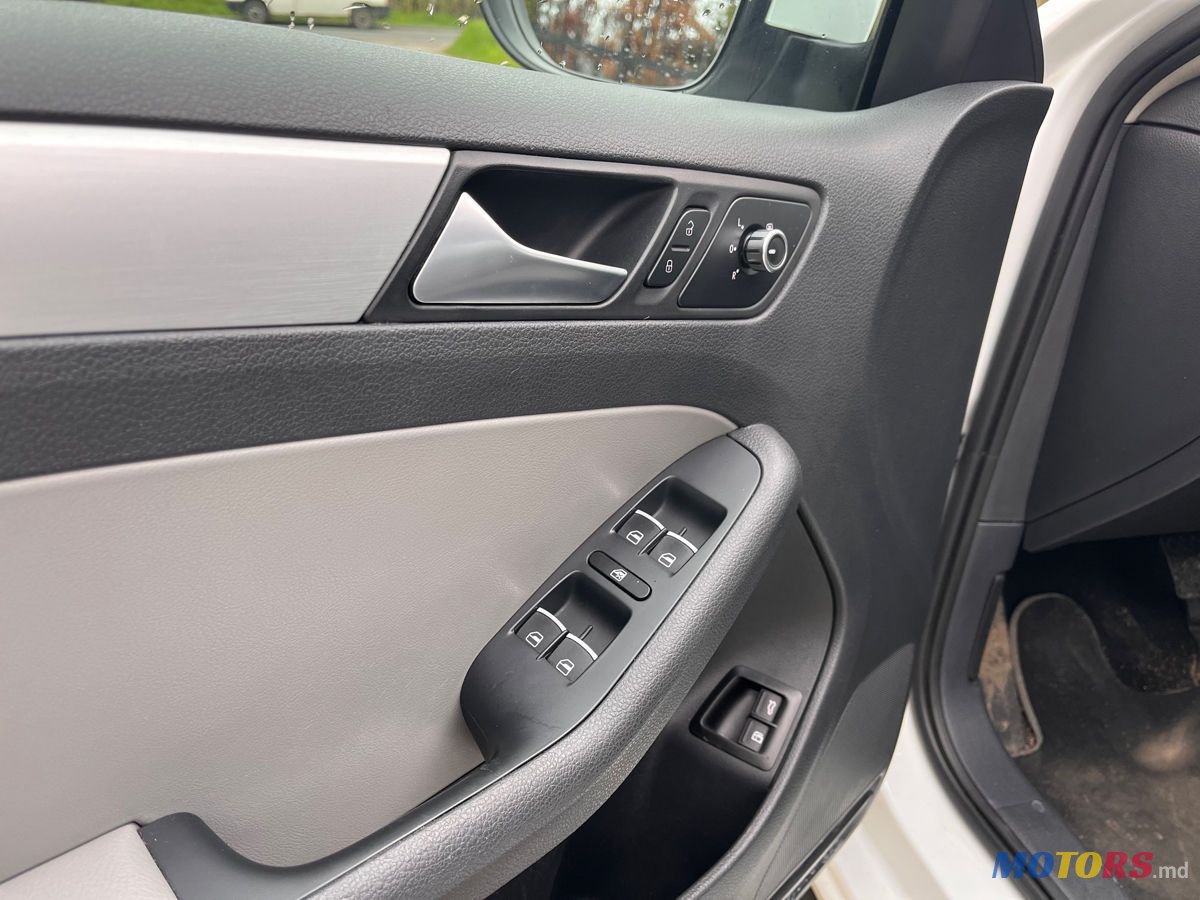 2013' Volkswagen Jetta photo #6