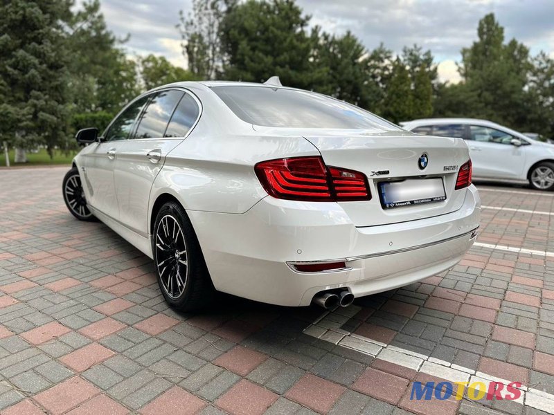 2015' BMW 5 Series photo #6