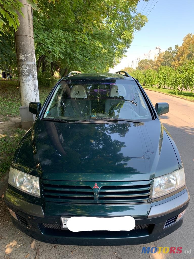 2001' Mitsubishi Space Wagon photo #5