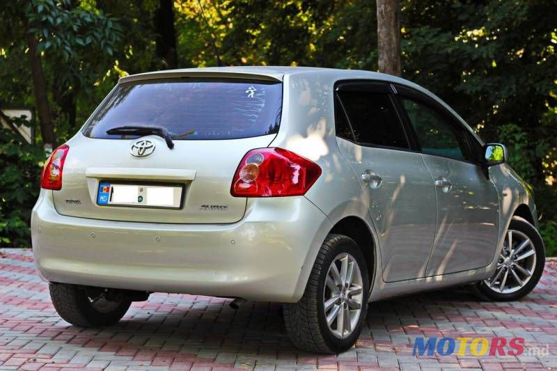2010' Toyota Auris photo #3