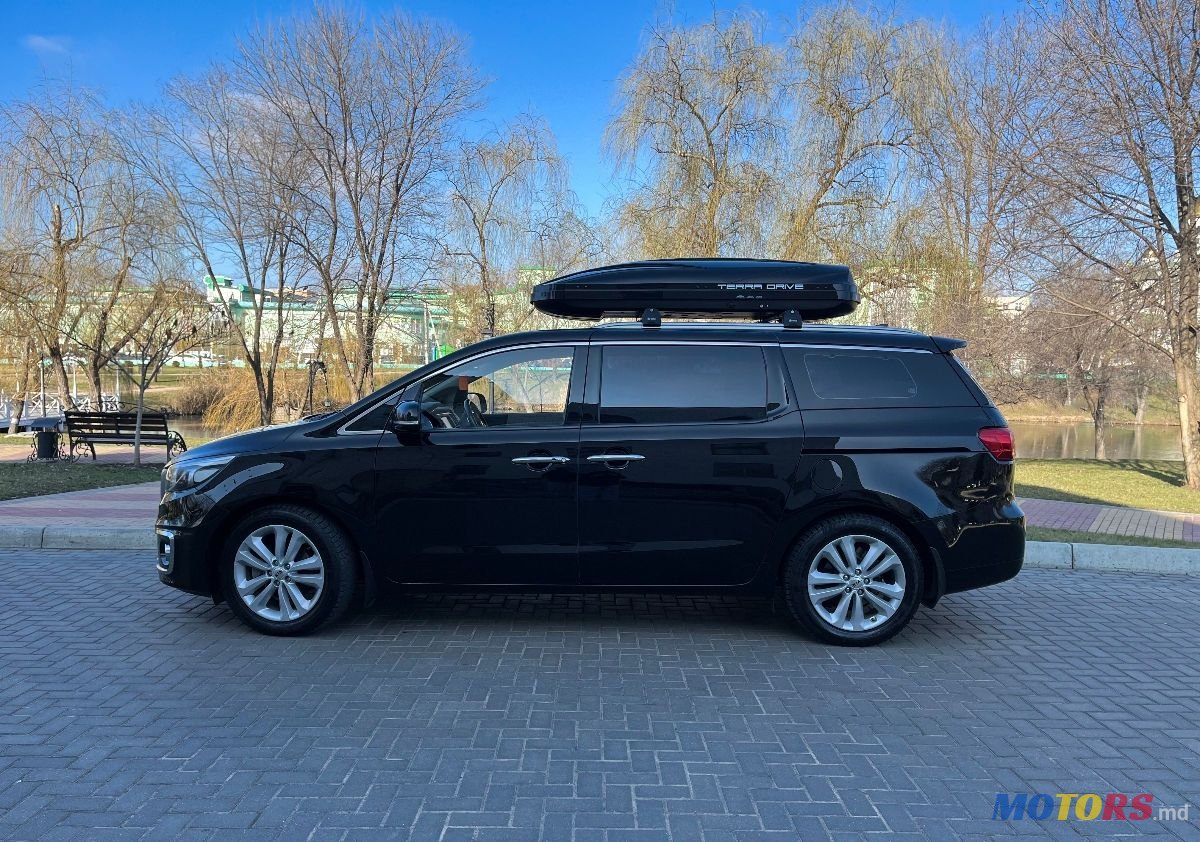 2017' Kia Carnival photo #2