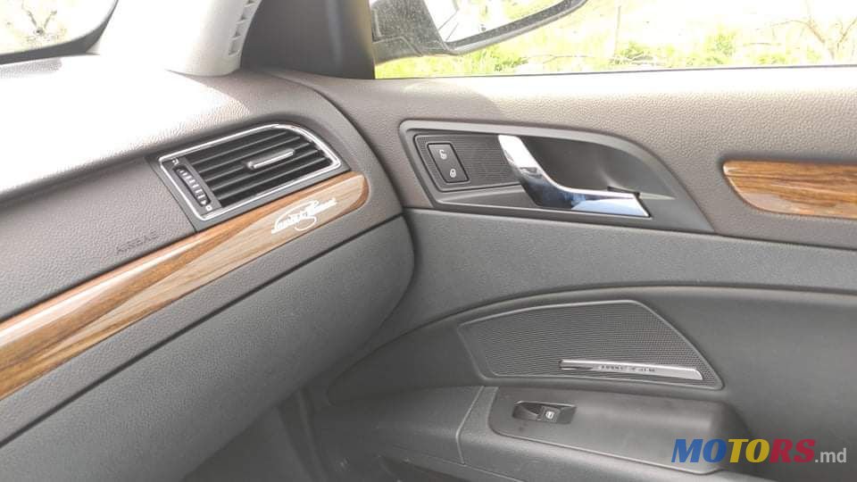 2013' Skoda Superb photo #4