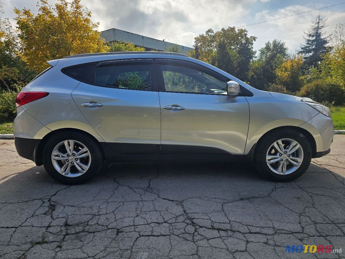 2011' Hyundai Tucson photo #6