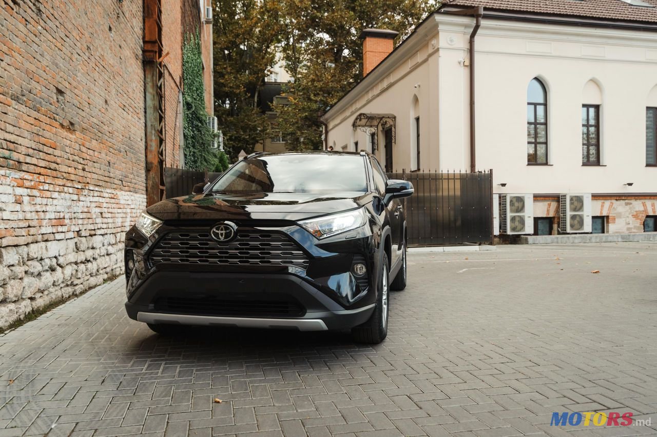 2020' Toyota RAV4 photo #1