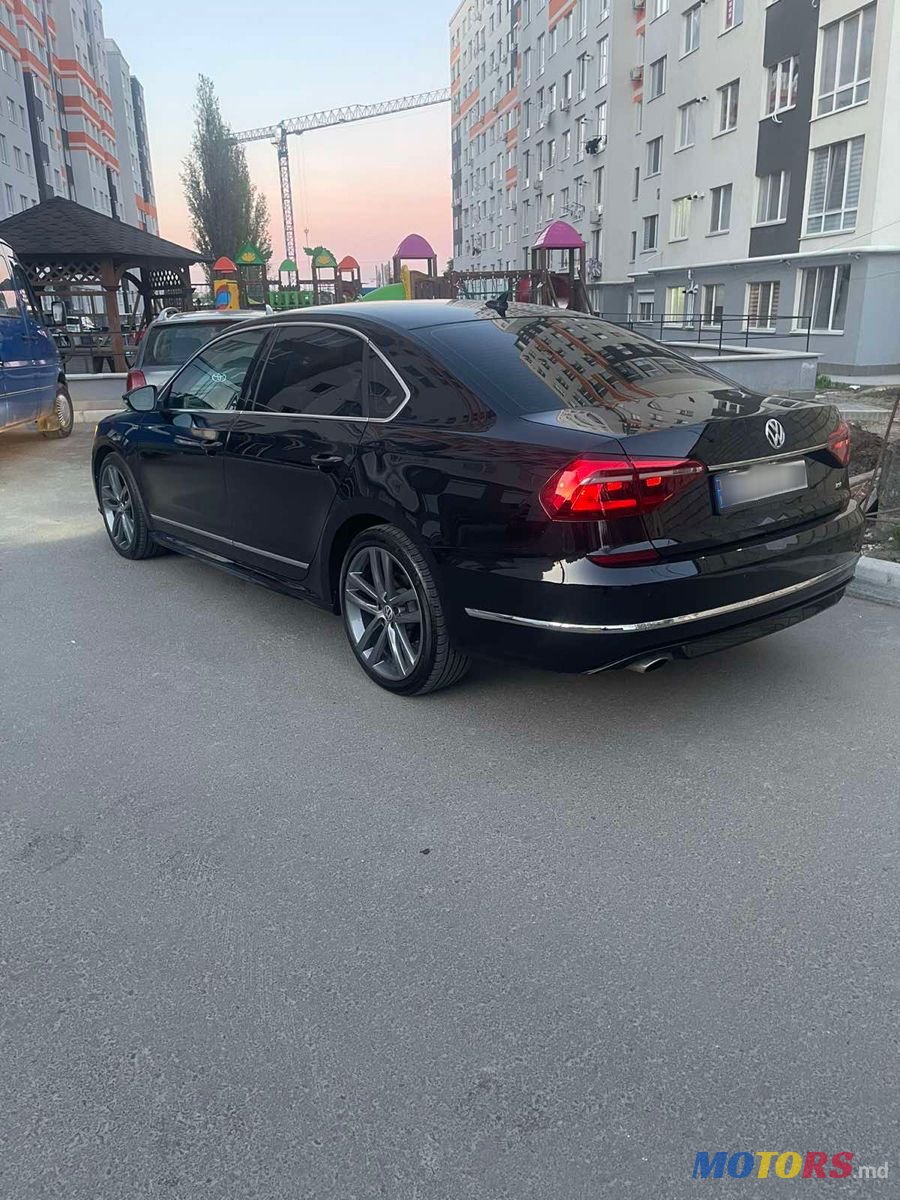 2017' Volkswagen Passat photo #2