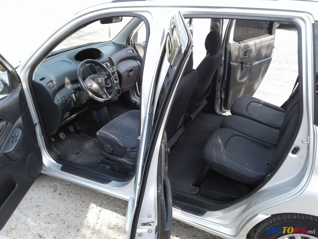 2004' Toyota Yaris Verso photo #6