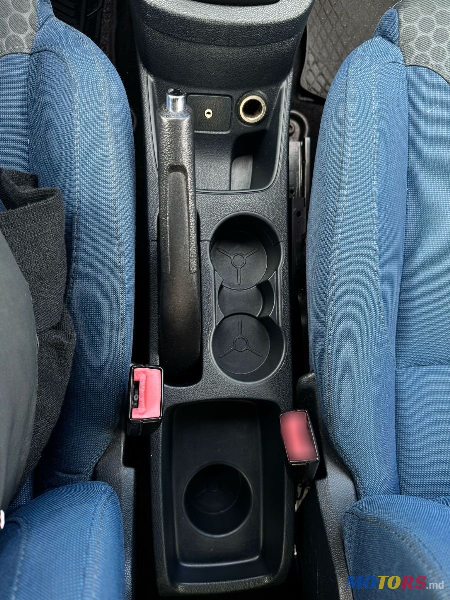 2010' Ford Fiesta photo #6