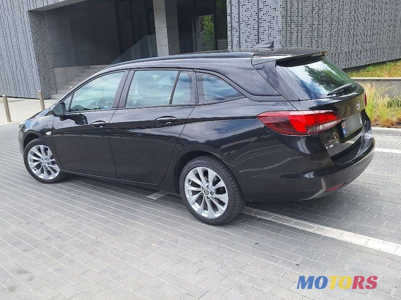 2016' Opel Astra photo #2