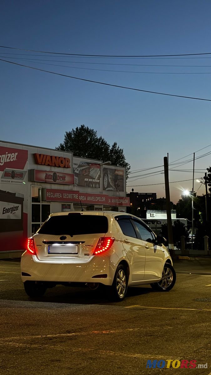 2013' Toyota Yaris photo #3