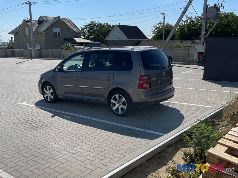 2007' Volkswagen Touran photo #1