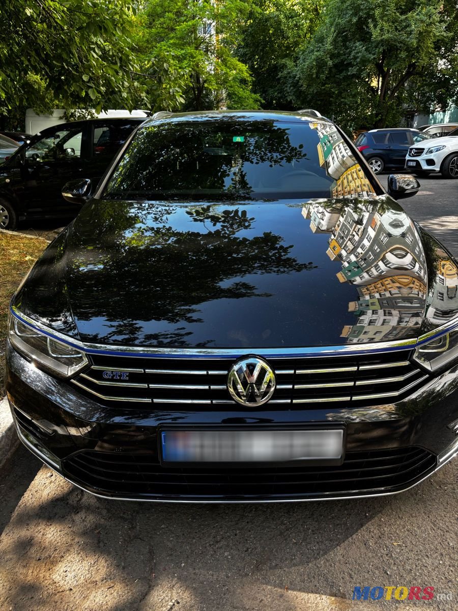 2015' Volkswagen Passat photo #2